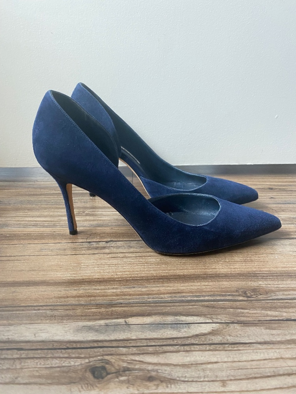 Manolo Blahnik Navy Blue Suede Pumps